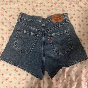 Levi’s high-waisted mom shorts